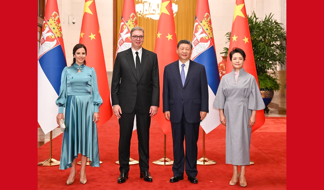 习近平同塞尔维亚总统武契奇会谈