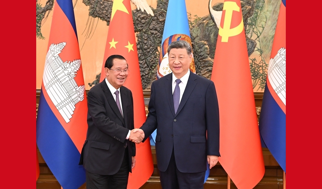 习近平会见柬埔寨人民党主席、参议院主席洪森
